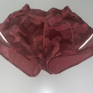 Pink camo lululemon 2.5 hotty hot shorts